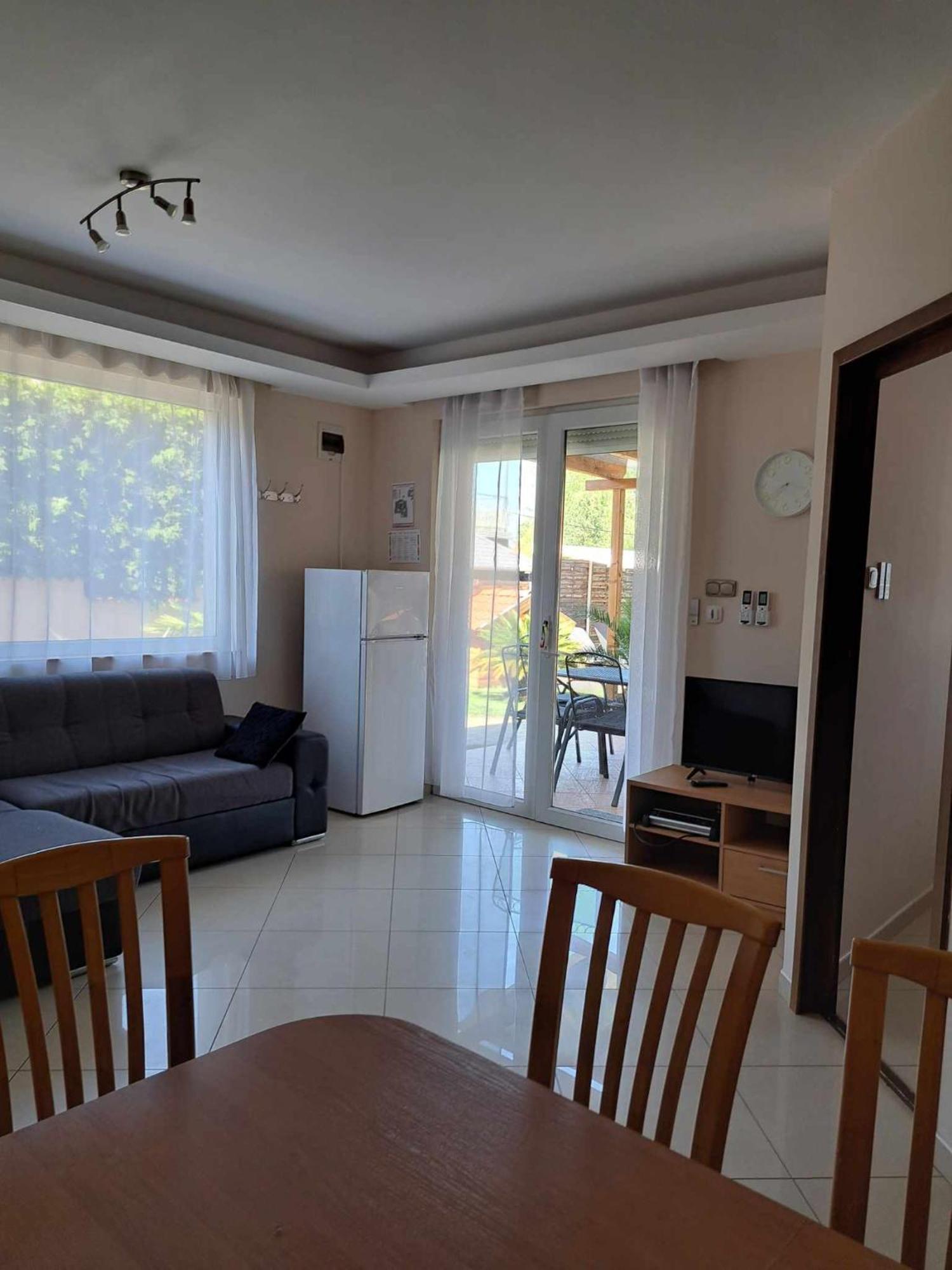 Happy Sun Medences Apartman Шиофок Экстерьер фото